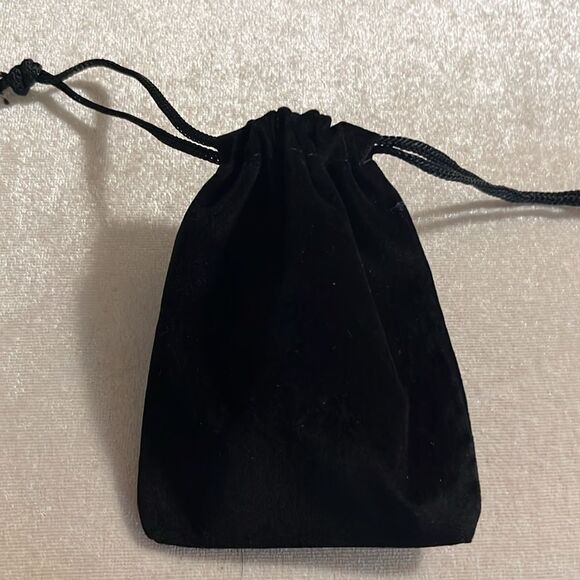 Disneys Winnie the Pooh moonstone beaded bracelet with stainless steel clasp. - Picture 8 of 8